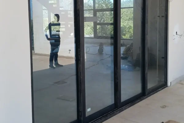 Puerta aluminio en Republica Dominicana